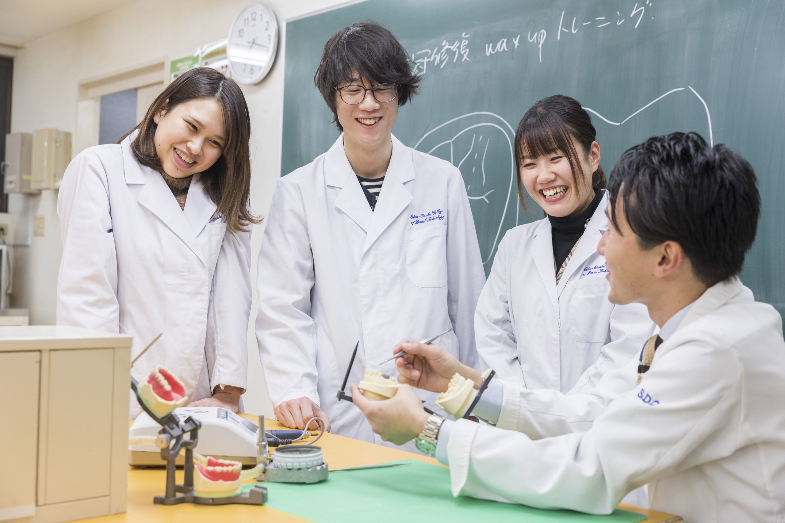 夜間部特集】新大阪歯科技工士専門学校の魅力☆ - 新大阪歯科技工士