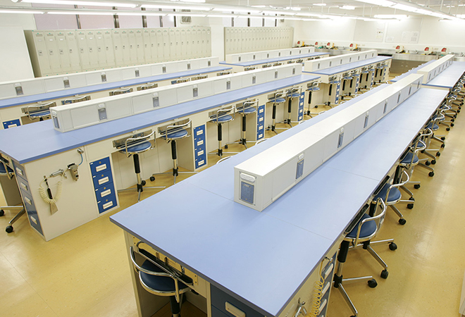 設備 施設紹介 新大阪歯科技工士専門学校 Sdtc